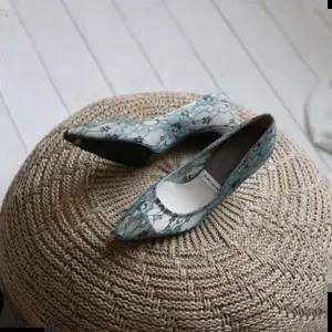 여성구두 국내제작 뾰족코 망사 매쉬 자수 미들굽