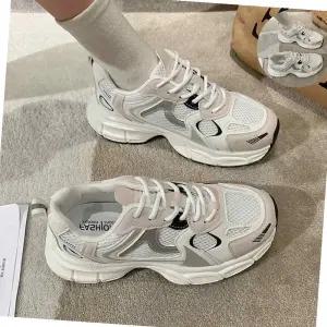 여성 러블리디자인 통굽 어글리 스니커즈 신발