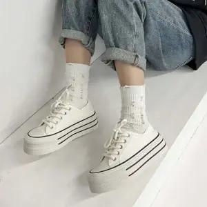 러블리 여성 굵은 끈 디테일 투웨이 뮬 스니커즈