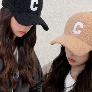 여성 뽀글이 느낌 기본 영문 C 포인트 볼캡 모자