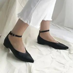 스웨이드 뾰족코 버클 스트랩 여성 플랫슈즈 단화Y