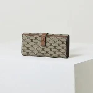 [헤지스](광주신세계)[HAZZYS ACC] 브라운 로고패턴 가죽 장지갑HIWA5F883W2