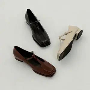 [롯데백화점]소보 다이브린 스트랩 단화 로우힐 2cm