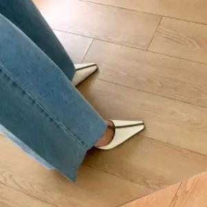 절개라인 포인트 T스트랩 스틸레토 뮬 힐 6SS