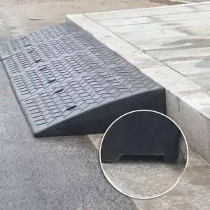 고무차량진입판 경사 방지턱 오르막 고무판 보도블럭 점포