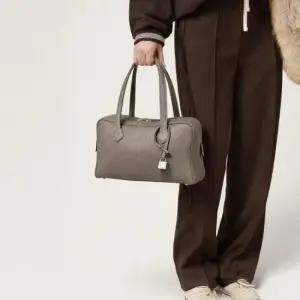 [최초가329 000]칸토 스퀘어 소가죽 숄더백_PCBG260101