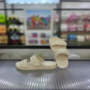 [크록스] 여성용 라이트라이드 브루클린 버클 로우 슬라이드 211215-0LH/애플아울렛