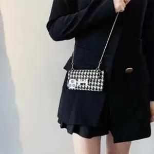 유니블링 아이폰 13 12 11 x xr xs 패브릭 블랙 스트랩 케이스