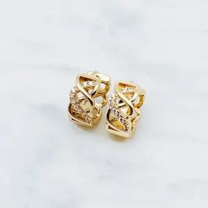 [미니라인] 큐빅 꼬임 볼륨 원터치 귀걸이 무알러지