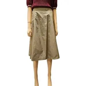 [에고이스트] 자수 포인트 사선절개 플레어 스커트  EP3OSK-53