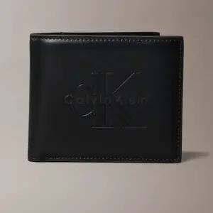 [롯데백화점]캘빈클라인 남성 볼드 로고 빌 폴드 지갑(4D1156G-UB1)