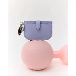 질스튜어트 뉴욕 액세서리 보우2키링포함 라이트 바이올렛 소가죽 카드지갑 겸 참장식 244135