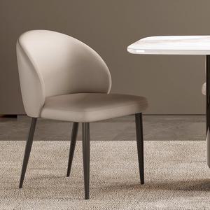 모던 럭셔리 다이닝룸 4 6 8 10인용 식탁 의자 세트 실내 호텔 주방 카페 패딩 가죽 메탈 연회용 시크 디자인 최신