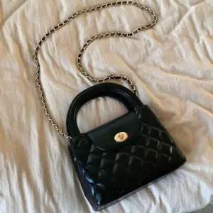 [패션] 여성 미니토트백 퀄팅패턴 체인스트랩 크로스백