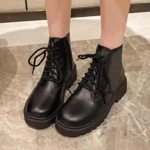 데일리 빅사이즈 레더 지퍼 레이스업 모던 여성 워커 US507