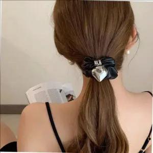 [콩심팥심]하트 모양 가죽 헤어 스크런치 밴드