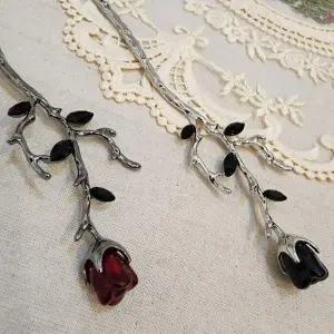 [셀러에이드]장미 모양 헤어핀 블랙 레드 올림머리 반묶음 머리장식