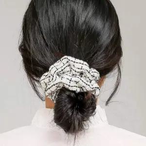 [골드스마일]글로시 트위드 헤어밴드 스크런치 머리끈 여성용 액세서리