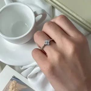 [셀러에이드]큐빅 스톤 반지 여성용 반지 큐빅 장식 반지 큐빅 링