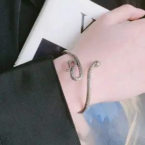 [골드스마일]스네이크 체인 뱀 모양 팔찌 독특한 디자인 악세사리