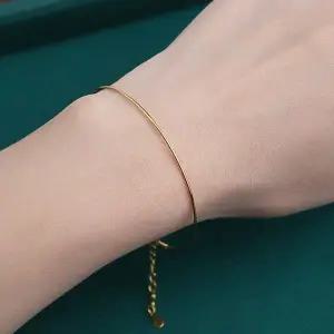 [골드스마일]골드 컬러 원형 튜브 링 팔찌 심플 메탈 뱅글 손목 장식 BLS902