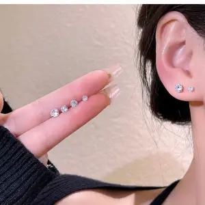 [골드스마일]기본 큐빅 귀걸이 나사잠금 구조 큐빅 포인트 피어싱