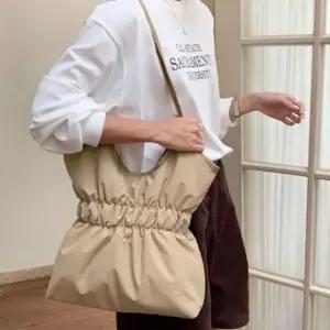 [패션] 나일론 여성 패딩 가방 가벼운 데일리 숄더백 복조리 출근