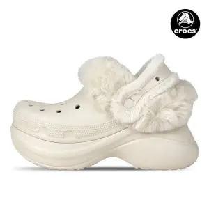 [크록스] 베이 라인드 여성 키높이 겨울 털슬리퍼 151653383