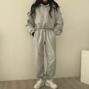 여성 크롭 디자인 후드 조거팬츠 셋업 세트 (KYR-WFHY389)