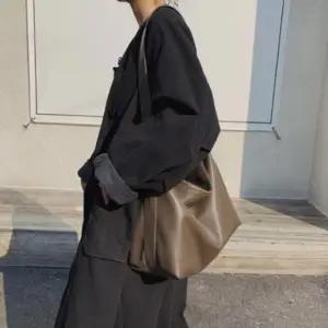 사각 레더 빅 숄더백 크로스백 루즈핏 가방 쇼퍼백