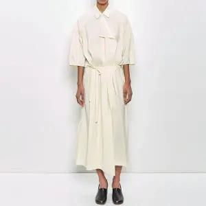 [르메르] 비대칭 반팔 셔츠 드레스 아몬드밀크 133212137