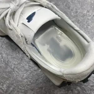 운동화 구두 여성용 실리콘 키높이 반깔창 2cm 투명 뒤꿈치 패드