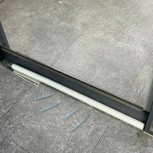 원룸 아파트 방문 하단 소음방지 문풍지 문틈 틈새막이 화이트 바람막이