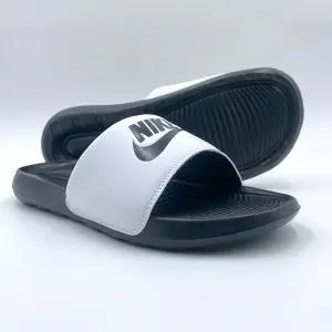 나이키 빅토리원 슬라이드 슬리퍼 실내화 화이트블랙 정품 CN9675-005