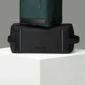 헤지스 골프 25FW 블랙 남성 PU 믹스 파우치 HUGF5F602BK