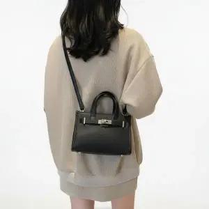 CCB41A7여성 사계절 필수 아이템 미니 투웨이 숄더백