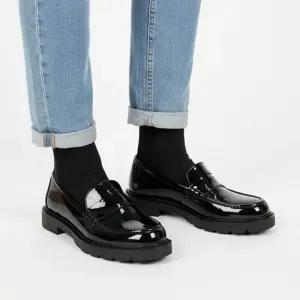 여성화 케이시 페니 페이턴트 레더 KACEY PENNY CI8735)