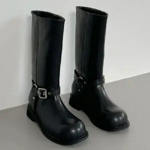 스트랩 장식 하이솔 여성 롱부츠 캐주얼룩 5FWY