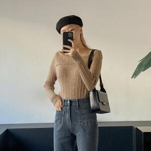 [시크릿라벨] 페미닌세미오프숄더니트