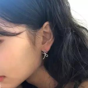 고품질 S925 러블리 리본 실버 감성 여성 미니 귀걸이 실버링귀걸이 (WFKE1TZ)