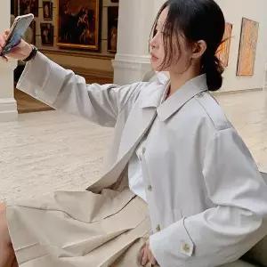 핫핑 [클래식/고급스러움] 베젤 싱글카라 세미크롭 트렌치자켓