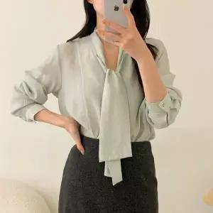 여자 봄하객룩 브이 롱타이 면접룩 마후라 블라우스