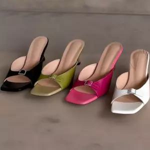 여성 메탈클립 스트랩 오픈토 가죽 뮬 샌들