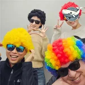 [하프클럽/]콜라주 스타일 뽀글머리 가발 유니크 옐로우