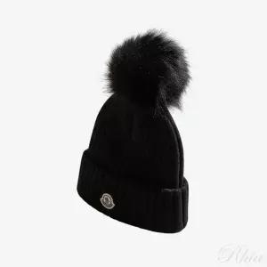 몽클레르 여성 폼폼 비니 모자 3B00064 M1131 999 K2093