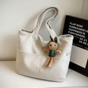 골덴 쇼퍼백 투포켓 캐주얼가방 데이트룩 패션백 데이트패션코디 캐주얼여성에코백