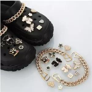 [콩심팥심](사러왕)크롱스 지비츠 데일리 장식 신발 클래식 진주