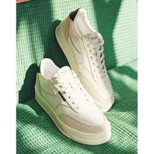 질스튜어트 남여공용 블랙 가죽 스니커즈 JESO2F573BK