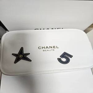 샤넬 뷰티 화이트 사각 골드 로고 파우치 & 패치세트 / 샤넬 뷰티 쇼핑백 
