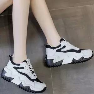 [에이치플러스몰]여성 메쉬 통굽 여름 러닝 운동화 캐주얼